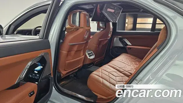 BMW 7 Series 2024 — ფოტო 11/20