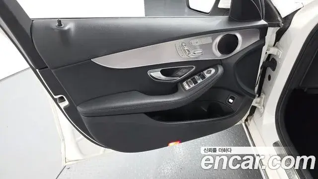 Mercedes-Benz C-Class 2020 — ფოტო 30/32