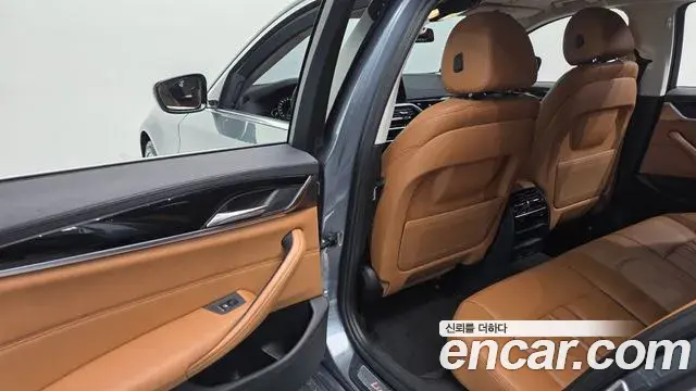BMW 5 Series 2018 — Photo 32/32
