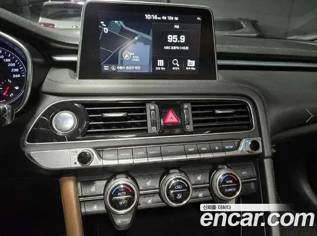 Genesis G70 2019 — Photo 8/20