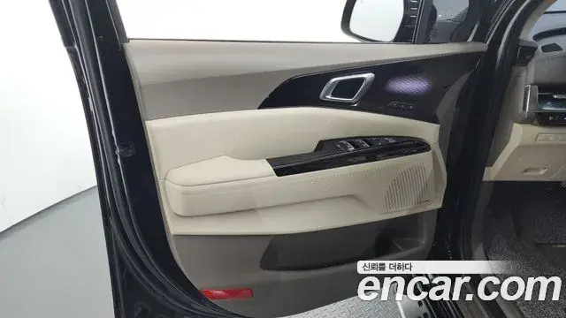 Kia Carnival 2022 — Photo 8/34