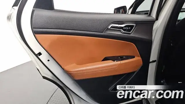 Kia Sportage 2022 — ფოტო 21/35