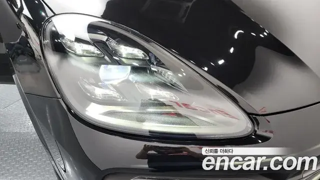 Porsche Cayenne 2023 — Şəkil 21/34