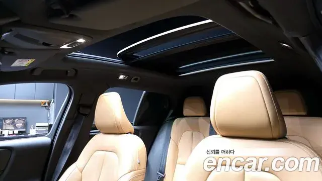 Volvo XC40 2021 — Photo 15/20