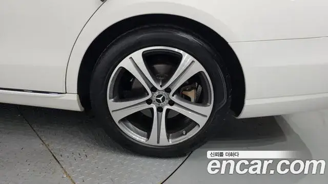 Mercedes-Benz E-Class 2018 — ფოტო 30/30