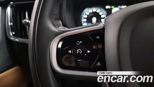 Volvo V90 Cross Country 2018 — Şəkil 27/32