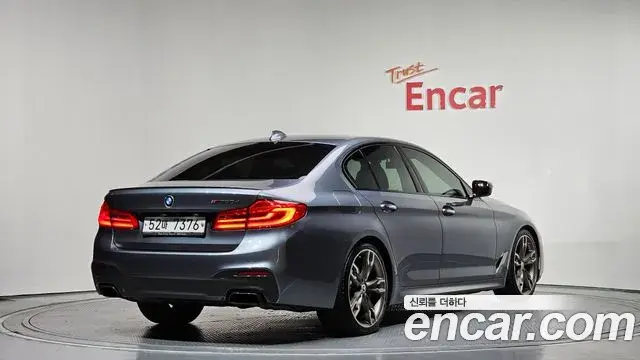 BMW 5 Series 2018 — ფოტო 14/20