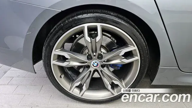 BMW 5 Series 2018 — ფოტო 12/20