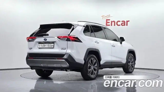 Toyota RAV4 2024 — ფოტო 16/33