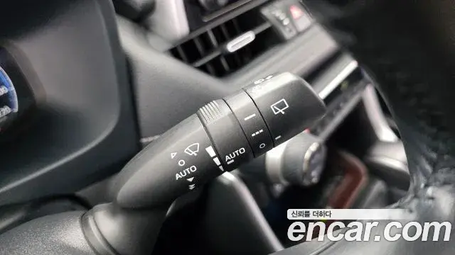 Toyota RAV4 2024 — ფოტო 28/33