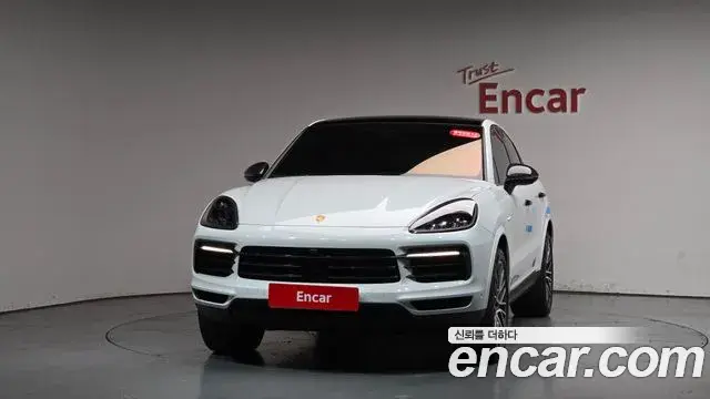 Porsche Cayenne 2021 — Photo 18/32