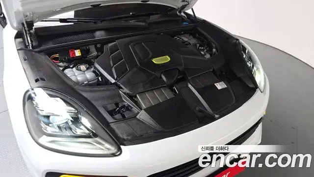 Porsche Cayenne 2021 — Photo 21/32