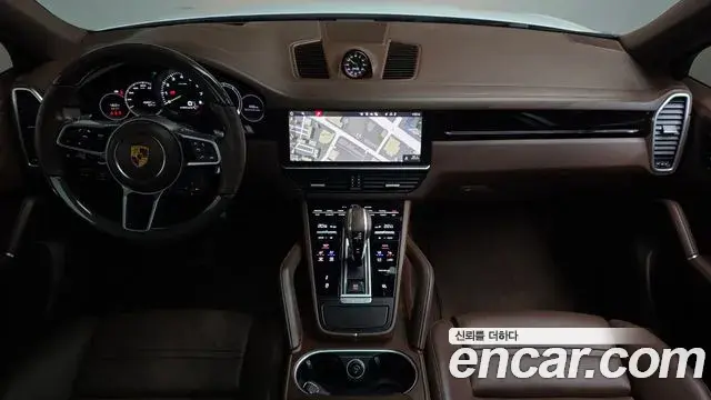 Porsche Cayenne 2021 — Photo 26/32