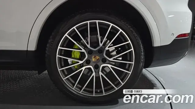 Porsche Cayenne 2021 — Photo 8/32