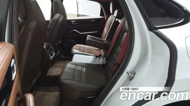 Porsche Cayenne 2021 — Photo 5/32