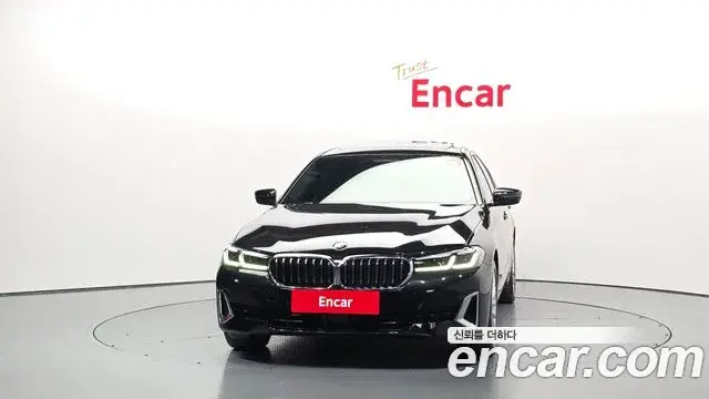 BMW 5 Series 2022 — ფოტო 10/31