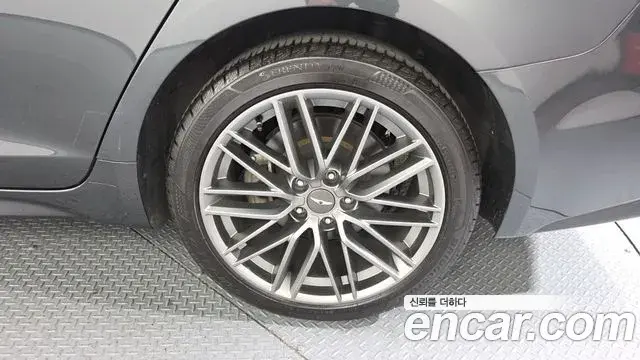 Genesis G70 2018 — Photo 9/31