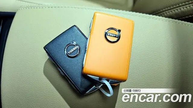 Volvo XC40 2021 — Photo 23/38