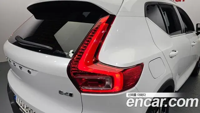 Volvo XC40 2021 — Photo 29/38
