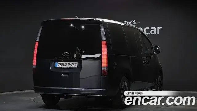 Hyundai Staria 2023 — Photo 2/20