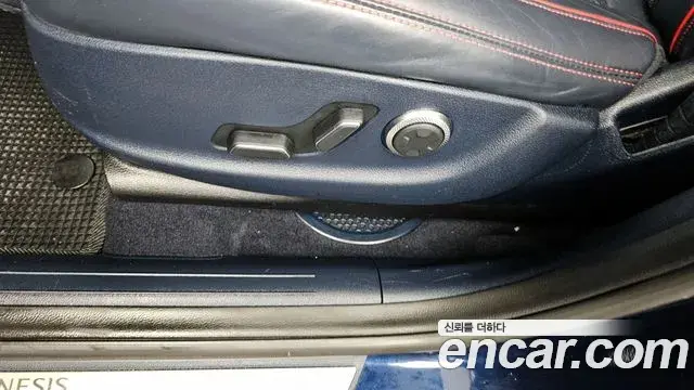 Genesis GV70 2021 — ფოტო 15/34