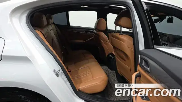 BMW 5 Series 2018 — Şəkil 6/32