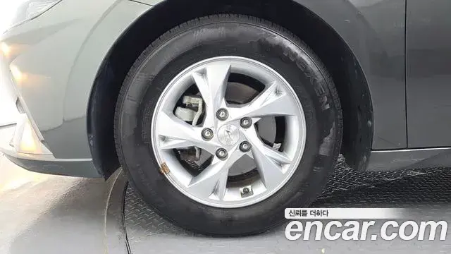 Hyundai The New Avante Hybrid 2021 — ფოტო 2/20