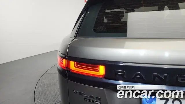 Land Rover Range Rover Velar 2018 — ფოტო 8/36
