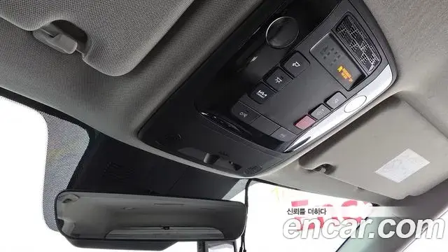 Kia Carnival 2024 — Şəkil 27/32
