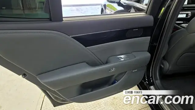 Genesis G90 2023 — ფოტო 18/30