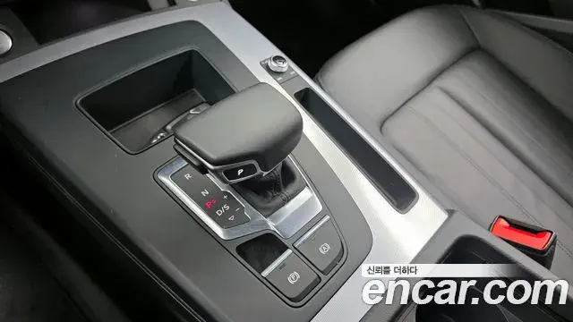 Audi Q5 2023 — Photo 9/20