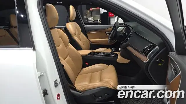 Volvo XC90 2018 — ფოტო 6/20