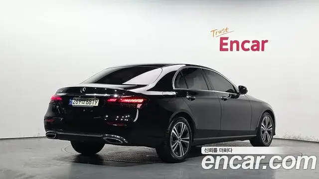 Mercedes-Benz E-Class 2021 — ფოტო 15/20