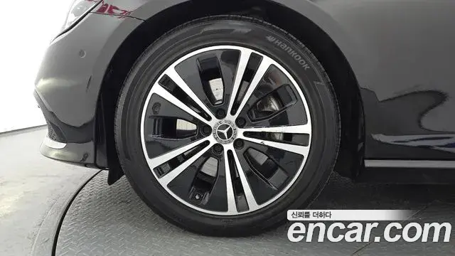 Mercedes-Benz E-Class 2021 — ფოტო 8/20
