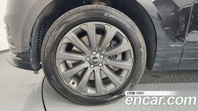 Land Rover Range Rover Velar 2021 — ფოტო 26/39