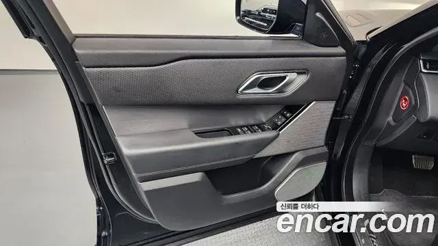 Land Rover Range Rover Velar 2021 — ფოტო 24/39