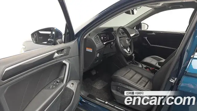 Volkswagen Tiguan 2021 — Photo 1/30