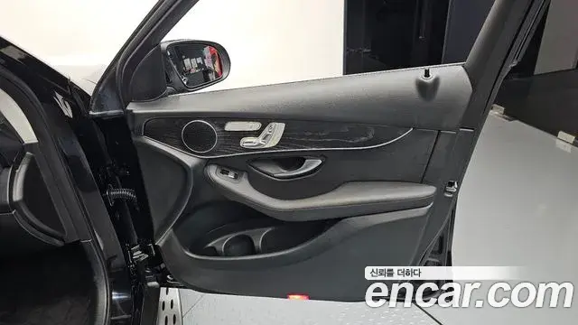 Mercedes-Benz GLC-Class 2019 — Şəkil 10/35
