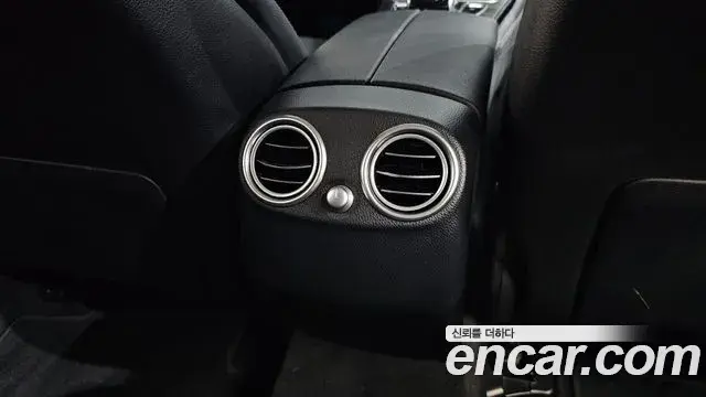 Mercedes-Benz GLC-Class 2019 — Şəkil 20/35