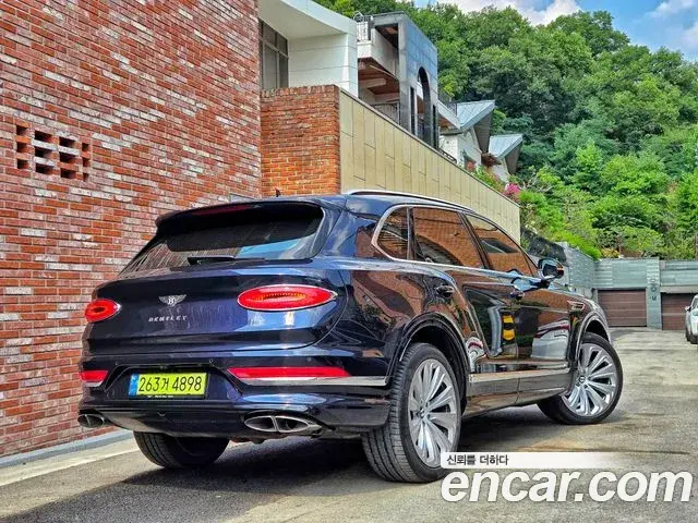 Bentley Bentayga 2021 — Photo 8/20