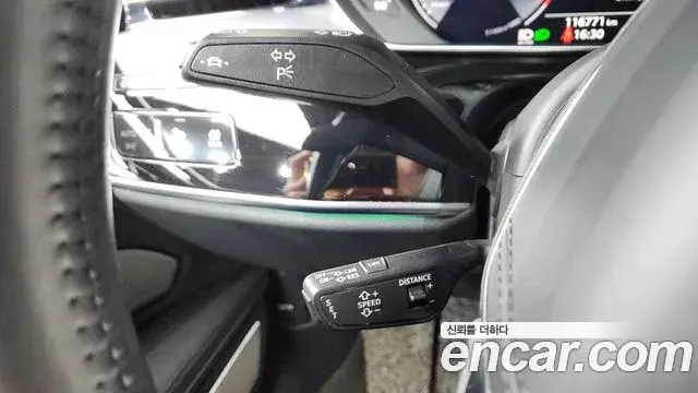 Audi A8 2019 — ფოტო 28/43