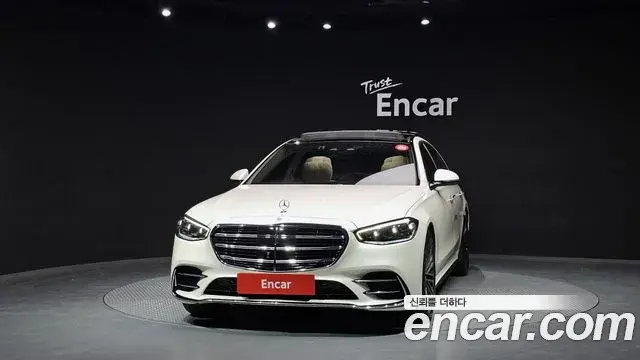 Mercedes-Benz S-Class 2023 — Photo 2/31