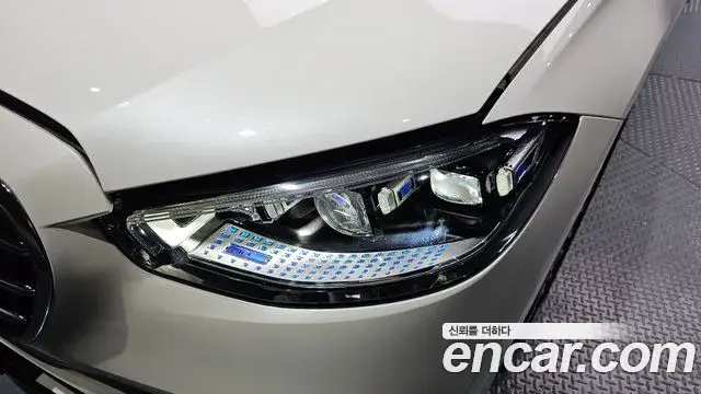 Mercedes-Benz S-Class 2023 — Photo 13/31