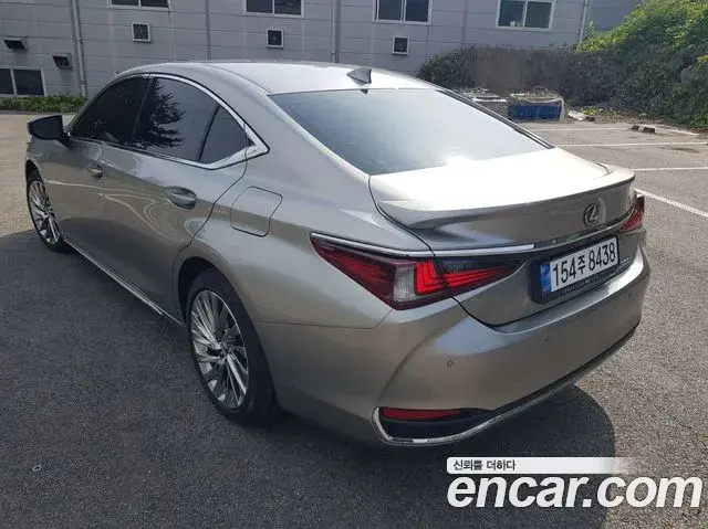 Lexus ES300h 2025 — Şəkil 13/20