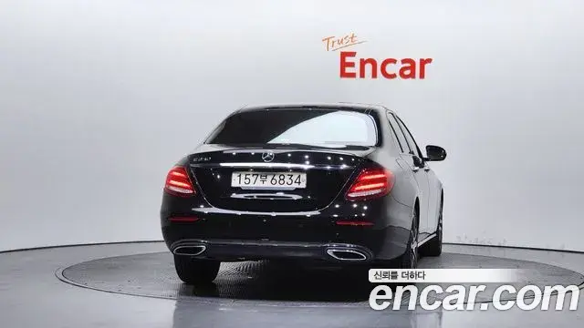 Mercedes-Benz E-Class 2020 — Фото 4/20