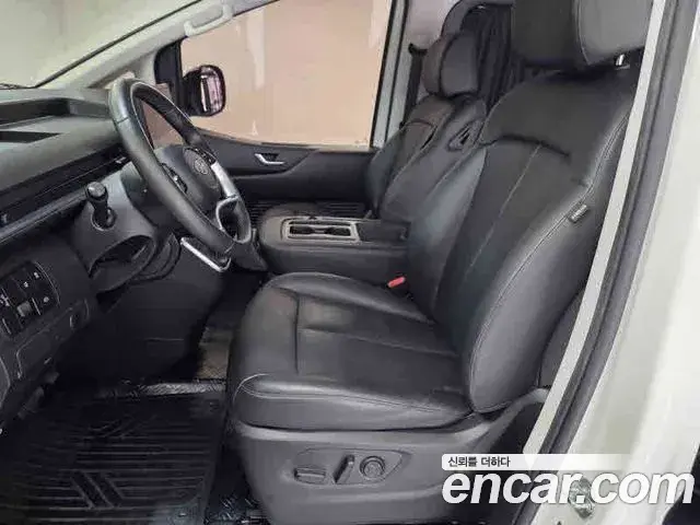 Hyundai Staria 2023 — Фото 18/19
