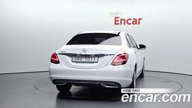 Mercedes-Benz C-Class 2019 — Photo 2/20