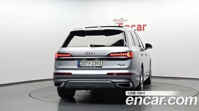 Audi Q7 2021 — Фото 4/20
