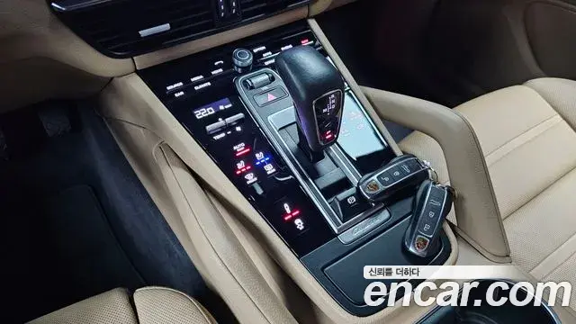 Porsche Cayenne 2022 — Şəkil 15/20