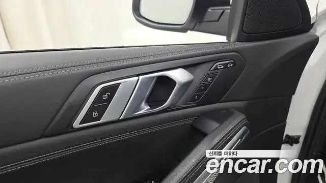 BMW X6 2022 — Photo 31/33